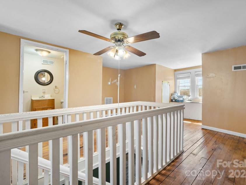 1810 1st Avenue, Hickory, NC 28602.  MLS# CAR4239696, YatesRealty ID 4080. 