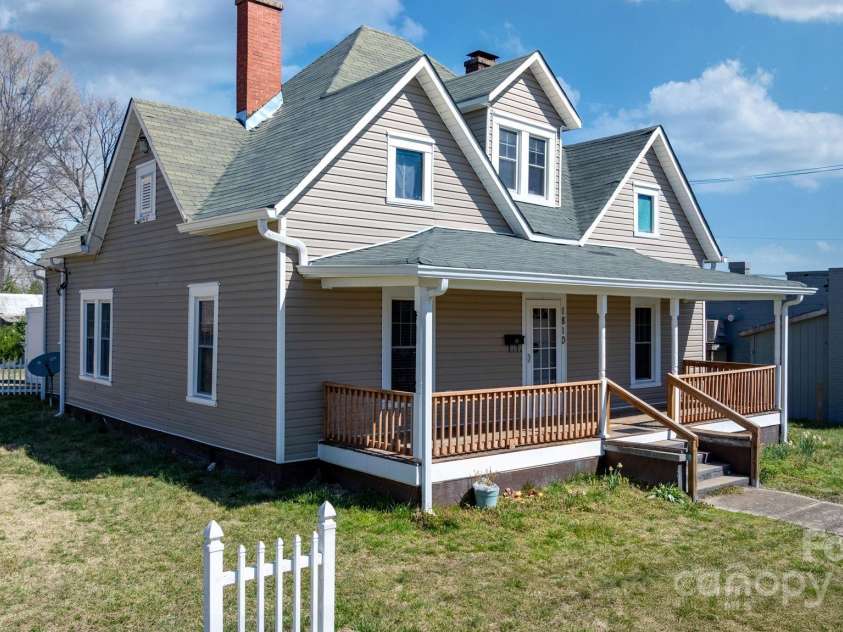 1810 1st Avenue, Hickory, NC 28602.  MLS# CAR4239696, YatesRealty ID 4080. 