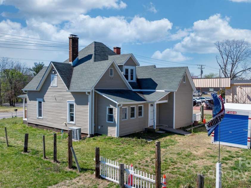 1810 1st Avenue, Hickory, NC 28602.  MLS# CAR4239696, YatesRealty ID 4080. 
