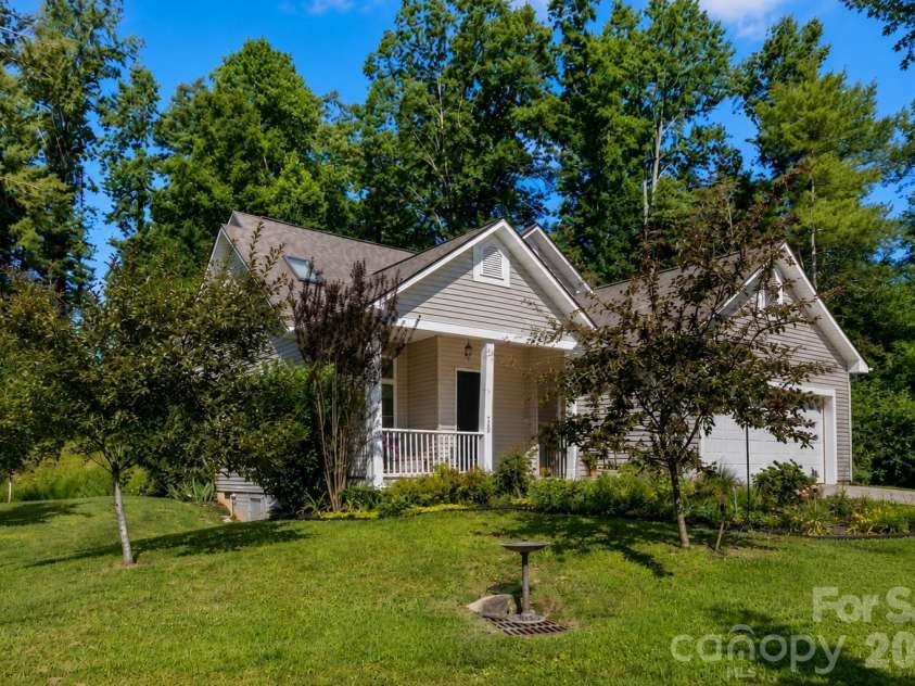 725 Pine Street, Hendersonville, NC 28739.  MLS# CAR4408178, YatesRealty ID 40802. Virtually staged