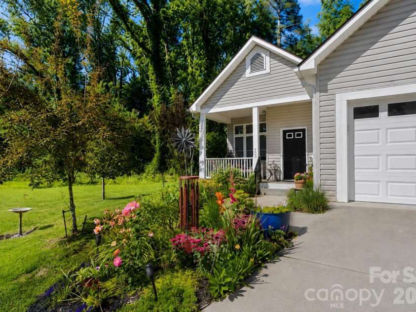 725 Pine Street, Hendersonville, NC 28739.  MLS# CAR4408178, YatesRealty ID 40802. Virtually staged
