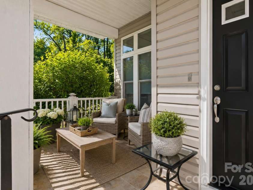 725 Pine Street, Hendersonville, NC 28739.  MLS# CAR4408178, YatesRealty ID 40802. Virtually staged