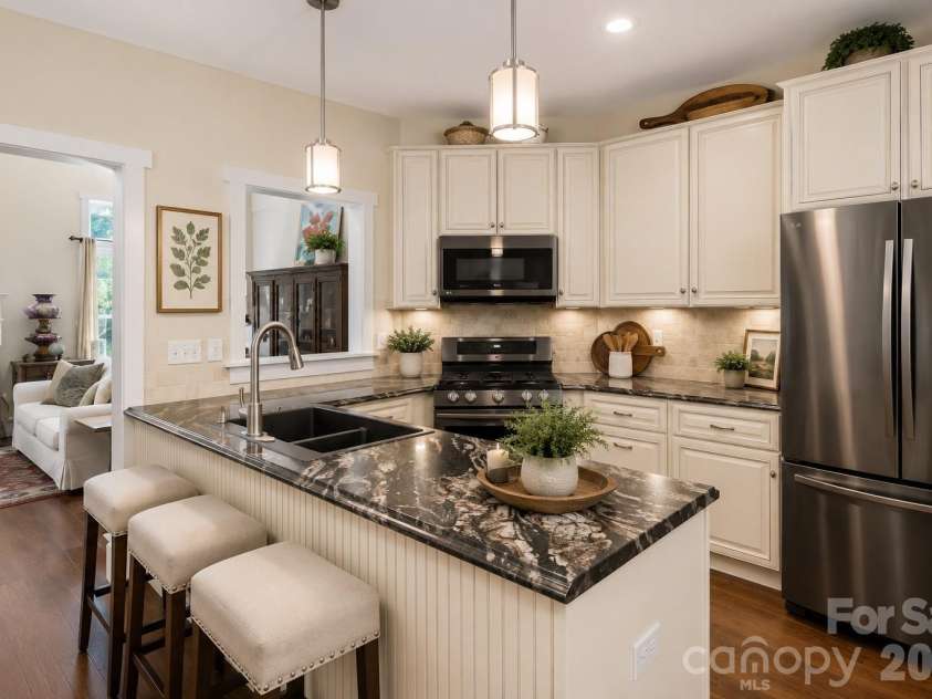725 Pine Street, Hendersonville, NC 28739.  MLS# CAR4408178, YatesRealty ID 40802. Virtually staged