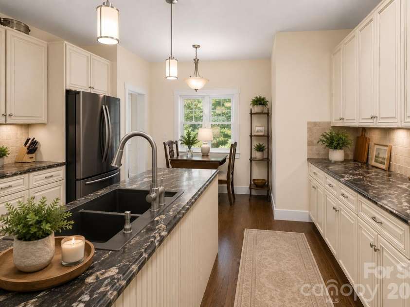 725 Pine Street, Hendersonville, NC 28739.  MLS# CAR4408178, YatesRealty ID 40802. Virtually staged