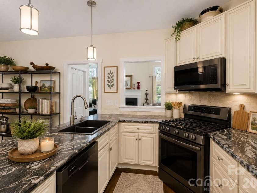 725 Pine Street, Hendersonville, NC 28739.  MLS# CAR4408178, YatesRealty ID 40802. Virtually staged