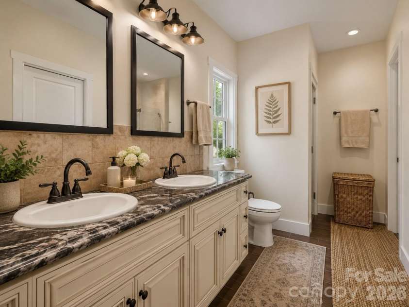 725 Pine Street, Hendersonville, NC 28739.  MLS# CAR4408178, YatesRealty ID 40802. Virtually staged