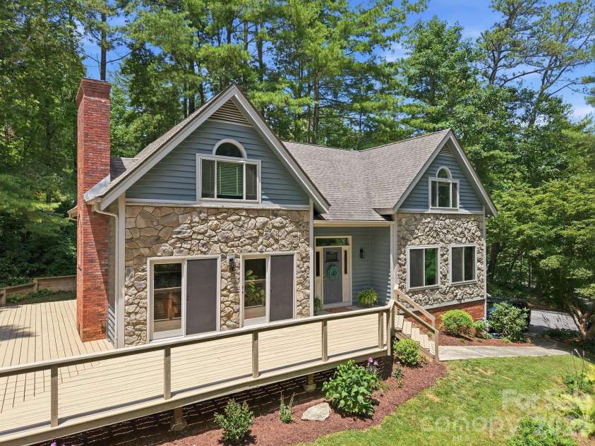 202 Riva Ridge Drive, Fairview, NC 28730.  MLS# CAR4397168, YatesRealty ID 40805. 