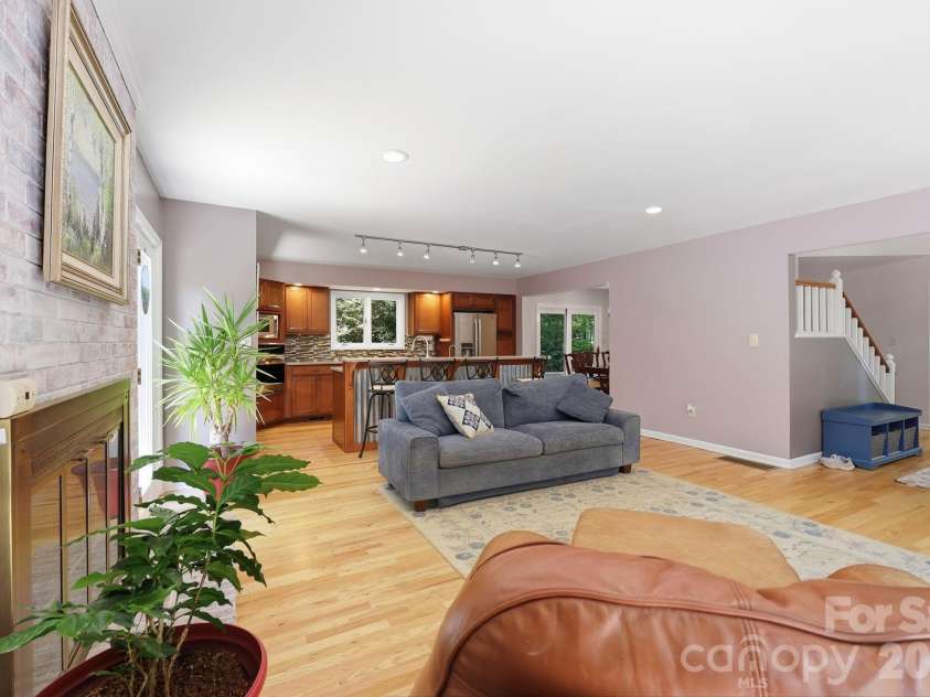 202 Riva Ridge Drive, Fairview, NC 28730.  MLS# CAR4397168, YatesRealty ID 40805. 