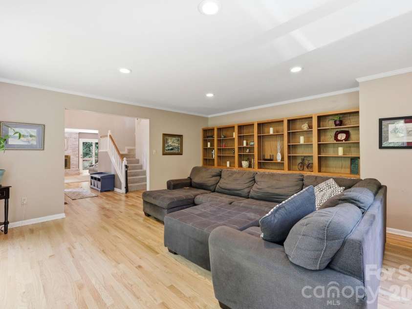 202 Riva Ridge Drive, Fairview, NC 28730.  MLS# CAR4397168, YatesRealty ID 40805. 