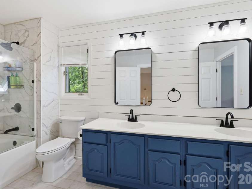 202 Riva Ridge Drive, Fairview, NC 28730.  MLS# CAR4397168, YatesRealty ID 40805. 