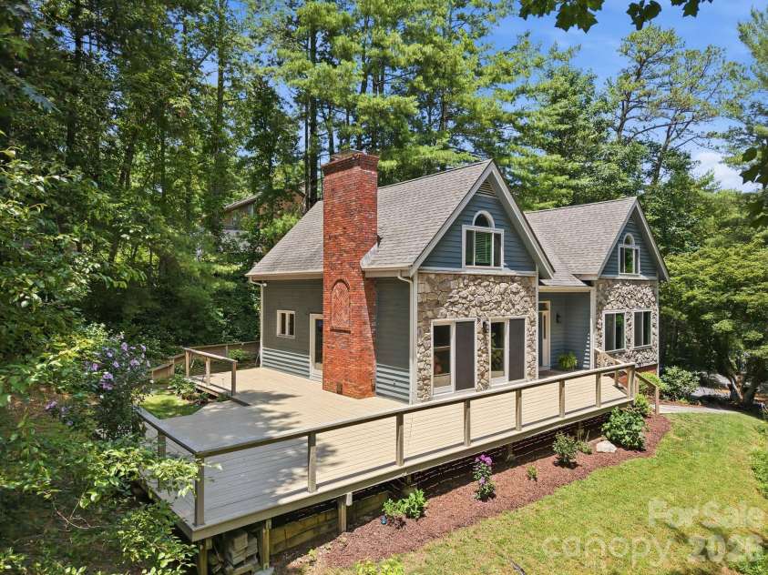 202 Riva Ridge Drive, Fairview, NC 28730.  MLS# CAR4397168, YatesRealty ID 40805. 