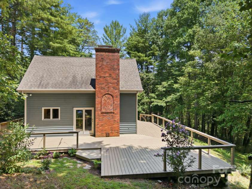 202 Riva Ridge Drive, Fairview, NC 28730.  MLS# CAR4397168, YatesRealty ID 40805. 
