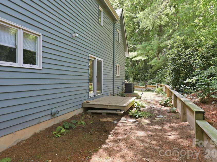 202 Riva Ridge Drive, Fairview, NC 28730.  MLS# CAR4397168, YatesRealty ID 40805. 