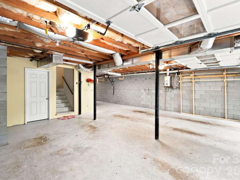 202 Riva Ridge Drive, Fairview, NC 28730.  MLS# CAR4397168, YatesRealty ID 40805. 