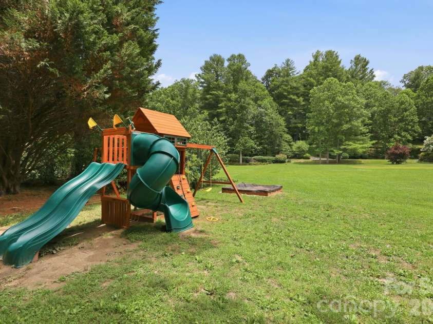 202 Riva Ridge Drive, Fairview, NC 28730.  MLS# CAR4397168, YatesRealty ID 40805. Park