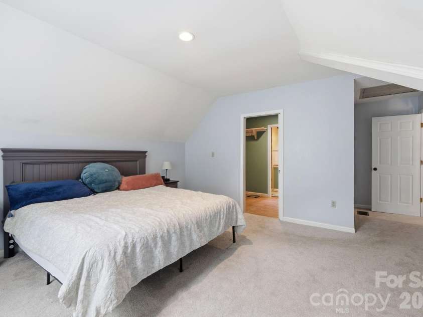 202 Riva Ridge Drive, Fairview, NC 28730.  MLS# CAR4397168, YatesRealty ID 40805. Primary bedroom