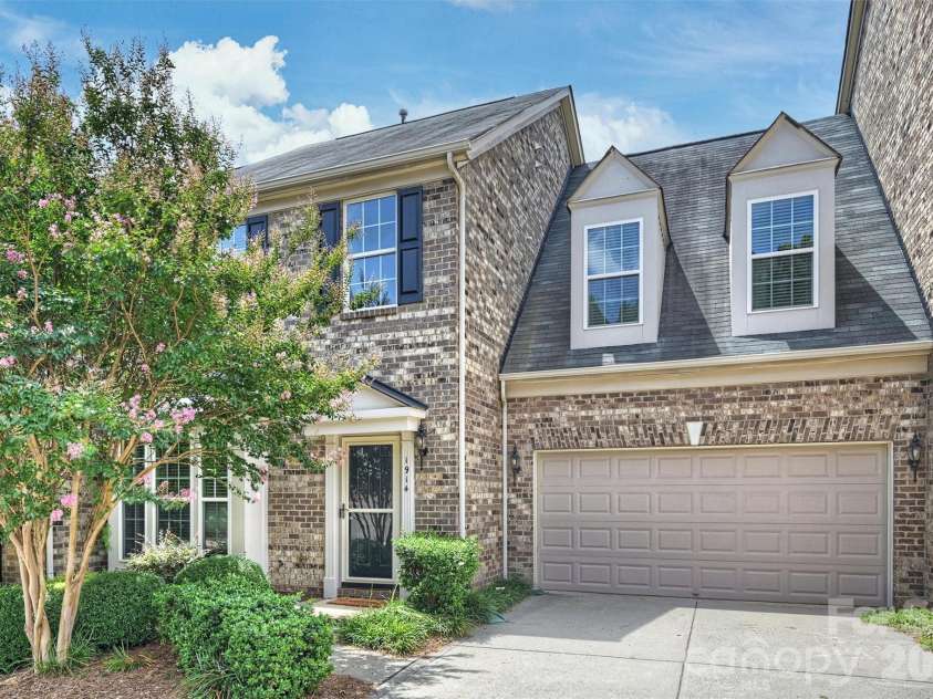 1914 Colony Line Court, Charlotte, NC 28210.  MLS# CAR4408295, YatesRealty ID 40806. 