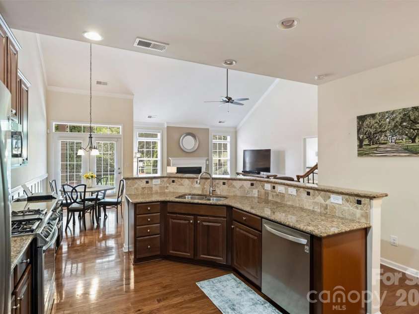 1914 Colony Line Court, Charlotte, NC 28210.  MLS# CAR4408295, YatesRealty ID 40806. 