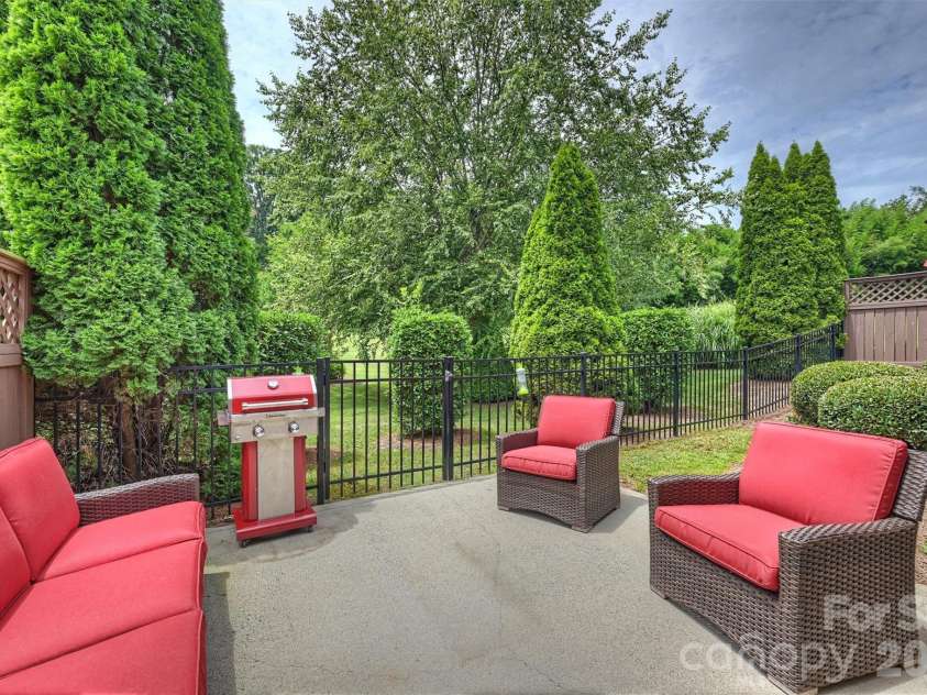 1914 Colony Line Court, Charlotte, NC 28210.  MLS# CAR4408295, YatesRealty ID 40806. 