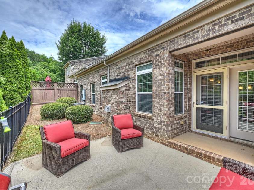 1914 Colony Line Court, Charlotte, NC 28210.  MLS# CAR4408295, YatesRealty ID 40806. 