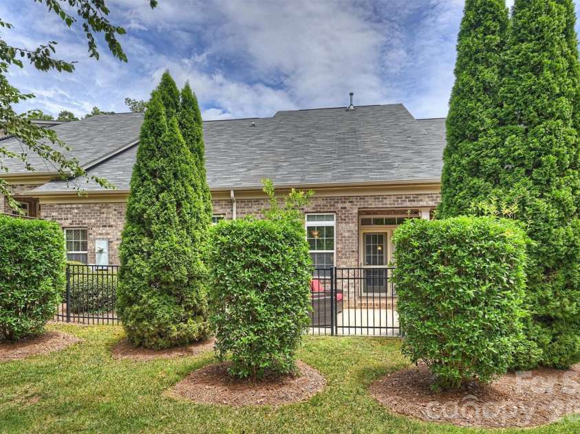 1914 Colony Line Court, Charlotte, NC 28210.  MLS# CAR4408295, YatesRealty ID 40806. 