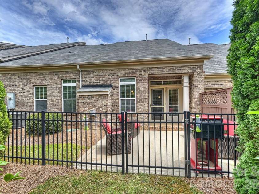 1914 Colony Line Court, Charlotte, NC 28210.  MLS# CAR4408295, YatesRealty ID 40806. 