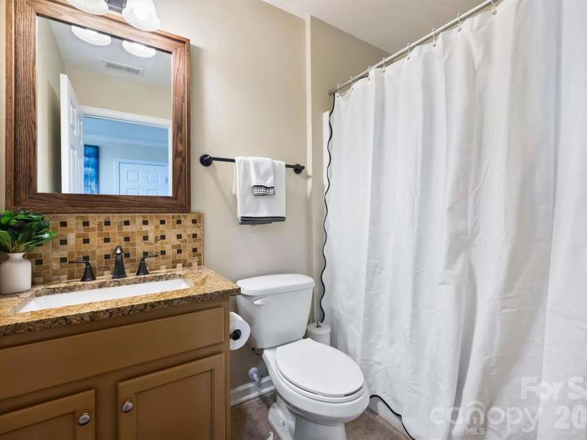 1914 Colony Line Court, Charlotte, NC 28210.  MLS# CAR4408295, YatesRealty ID 40806. Bathroom 2