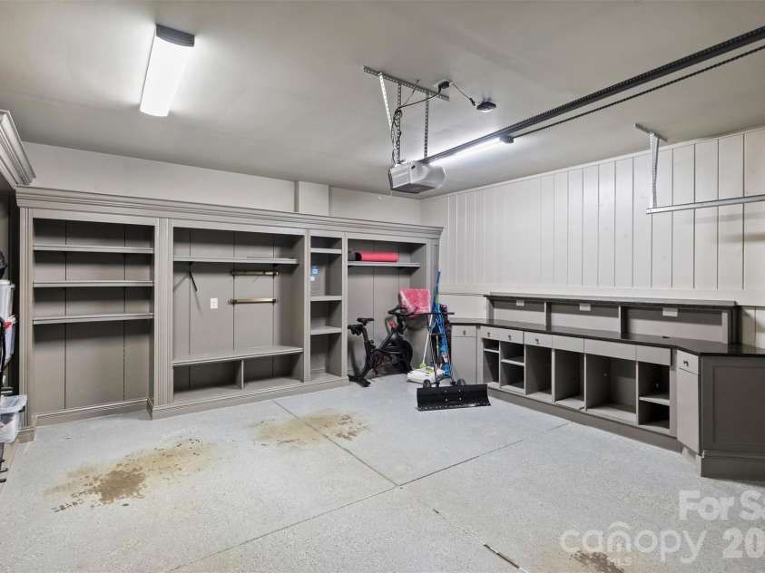 1914 Colony Line Court, Charlotte, NC 28210.  MLS# CAR4408295, YatesRealty ID 40806. Garage