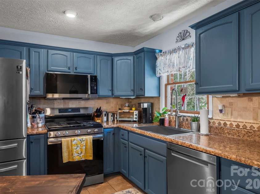 313 Springwood Drive, Valdese, NC 28690.  MLS# CAR4410397, YatesRealty ID 40807. 