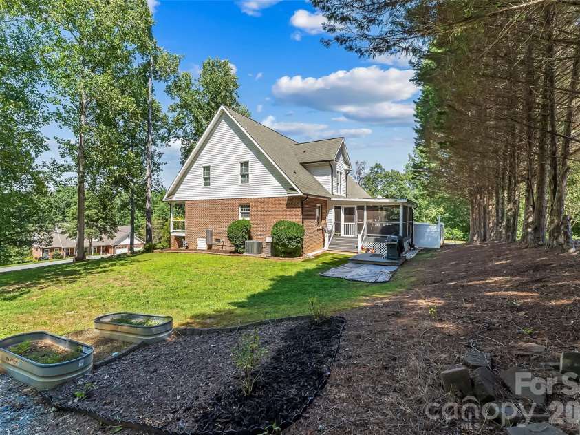 313 Springwood Drive, Valdese, NC 28690.  MLS# CAR4410397, YatesRealty ID 40807. 