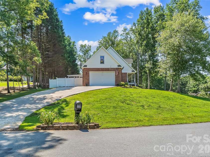 313 Springwood Drive, Valdese, NC 28690.  MLS# CAR4410397, YatesRealty ID 40807. 