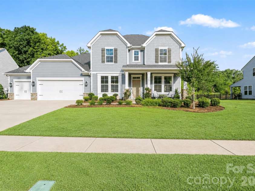 6043 Jepson Court, Charlotte, NC 28214.  MLS# CAR4410108, YatesRealty ID 40808. Front View with side walk