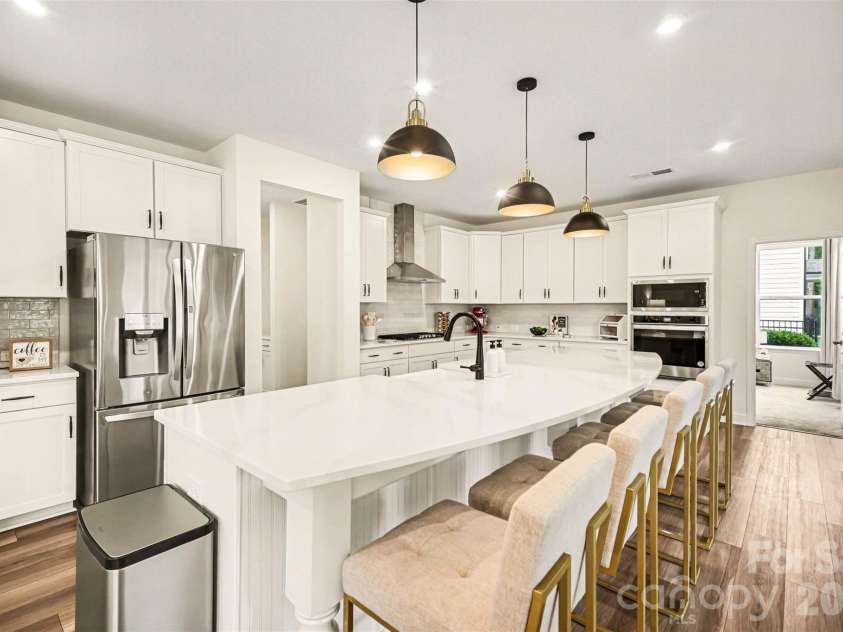 6043 Jepson Court, Charlotte, NC 28214.  MLS# CAR4410108, YatesRealty ID 40808. Kitchen