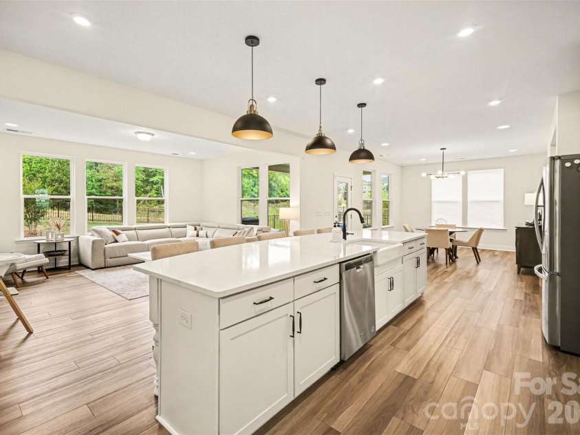 6043 Jepson Court, Charlotte, NC 28214.  MLS# CAR4410108, YatesRealty ID 40808. Kitchen