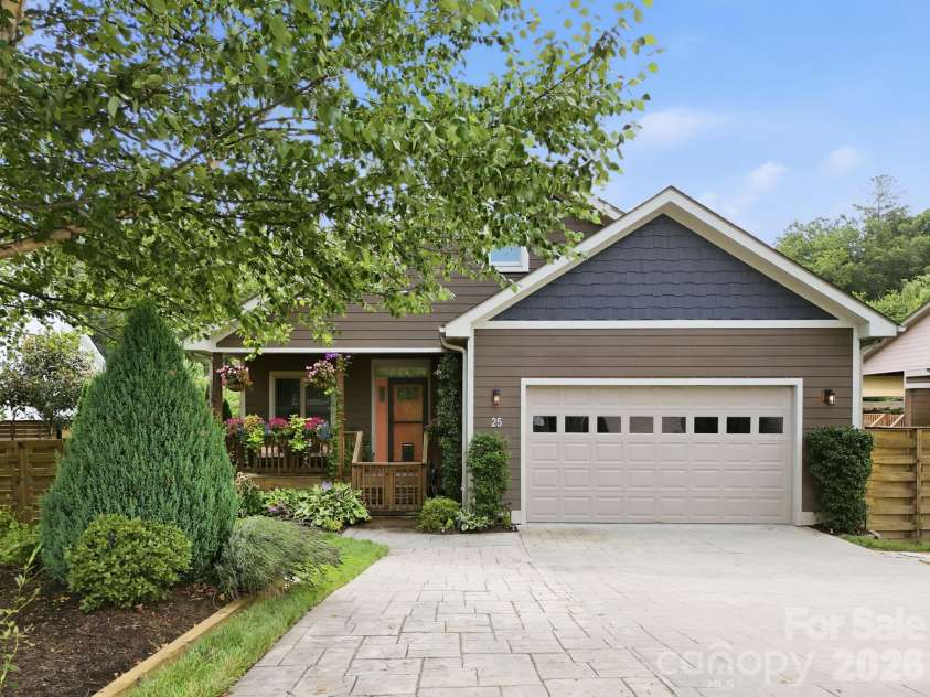 25 Linn Garden Lane, Swannanoa, NC 28778.  MLS# CAR4382392, YatesRealty ID 40809. 