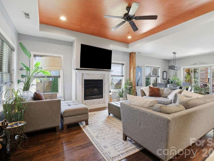 25 Linn Garden Lane, Swannanoa, NC 28778.  MLS# CAR4382392, YatesRealty ID 40809. 