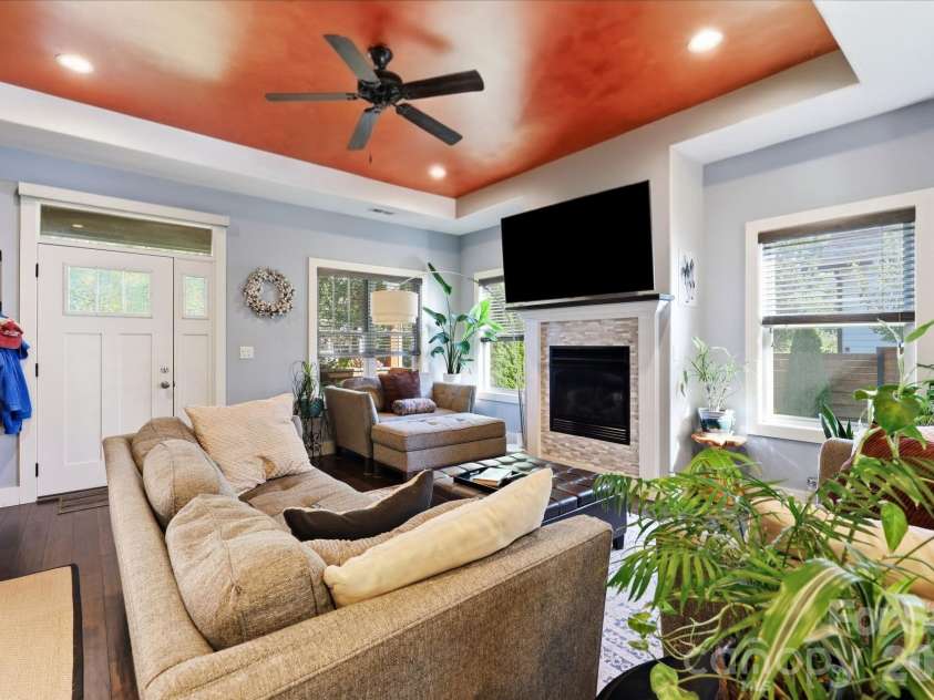 25 Linn Garden Lane, Swannanoa, NC 28778.  MLS# CAR4382392, YatesRealty ID 40809. 