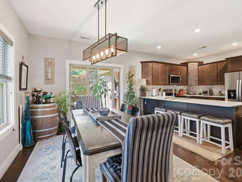 25 Linn Garden Lane, Swannanoa, NC 28778.  MLS# CAR4382392, YatesRealty ID 40809. 