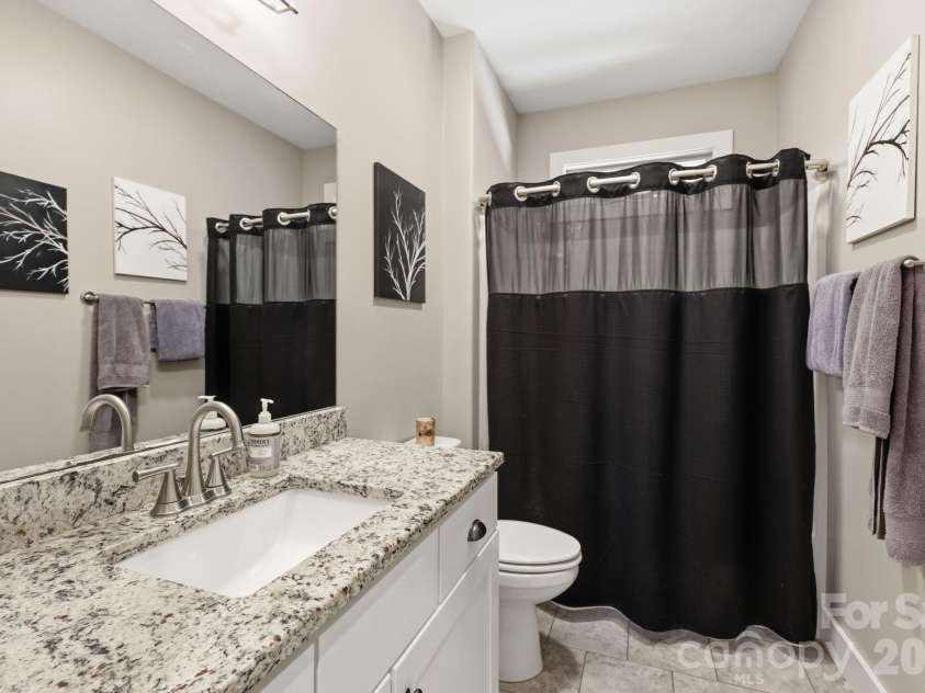 25 Linn Garden Lane, Swannanoa, NC 28778.  MLS# CAR4382392, YatesRealty ID 40809. 
