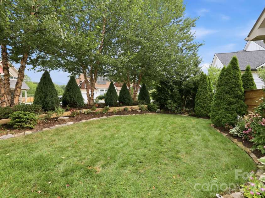 25 Linn Garden Lane, Swannanoa, NC 28778.  MLS# CAR4382392, YatesRealty ID 40809. 