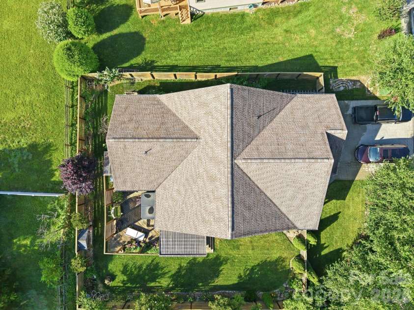 25 Linn Garden Lane, Swannanoa, NC 28778.  MLS# CAR4382392, YatesRealty ID 40809. 