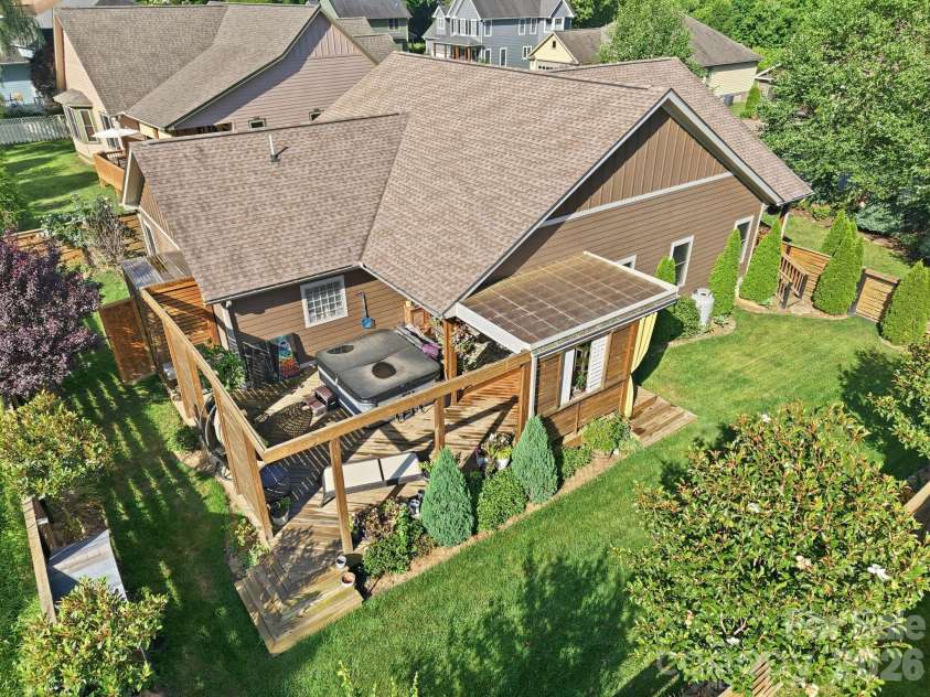 25 Linn Garden Lane, Swannanoa, NC 28778.  MLS# CAR4382392, YatesRealty ID 40809. 