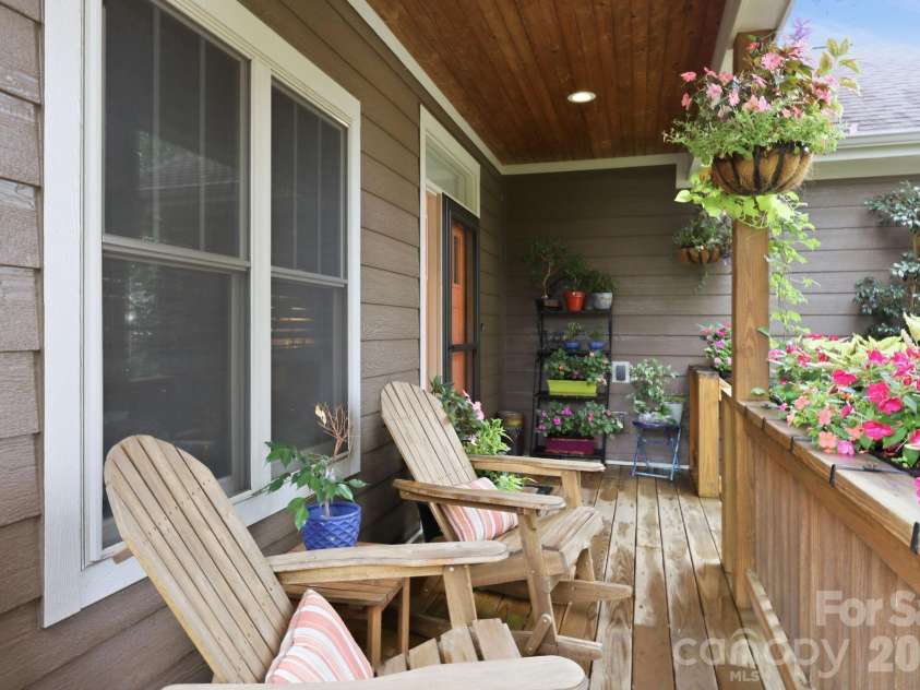 25 Linn Garden Lane, Swannanoa, NC 28778.  MLS# CAR4382392, YatesRealty ID 40809. 
