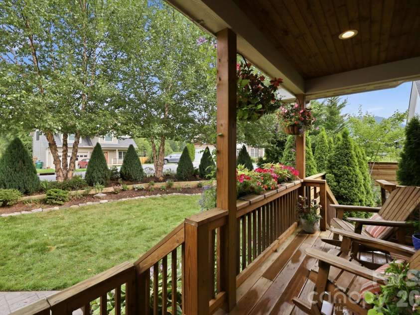 25 Linn Garden Lane, Swannanoa, NC 28778.  MLS# CAR4382392, YatesRealty ID 40809. 