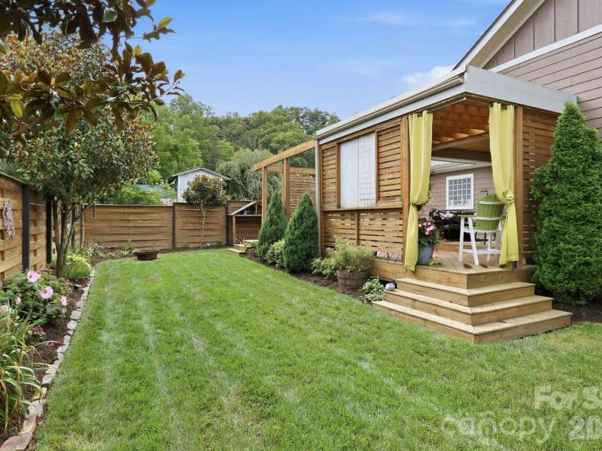 25 Linn Garden Lane, Swannanoa, NC 28778.  MLS# CAR4382392, YatesRealty ID 40809. 