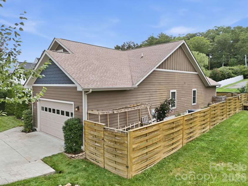 25 Linn Garden Lane, Swannanoa, NC 28778.  MLS# CAR4382392, YatesRealty ID 40809. 