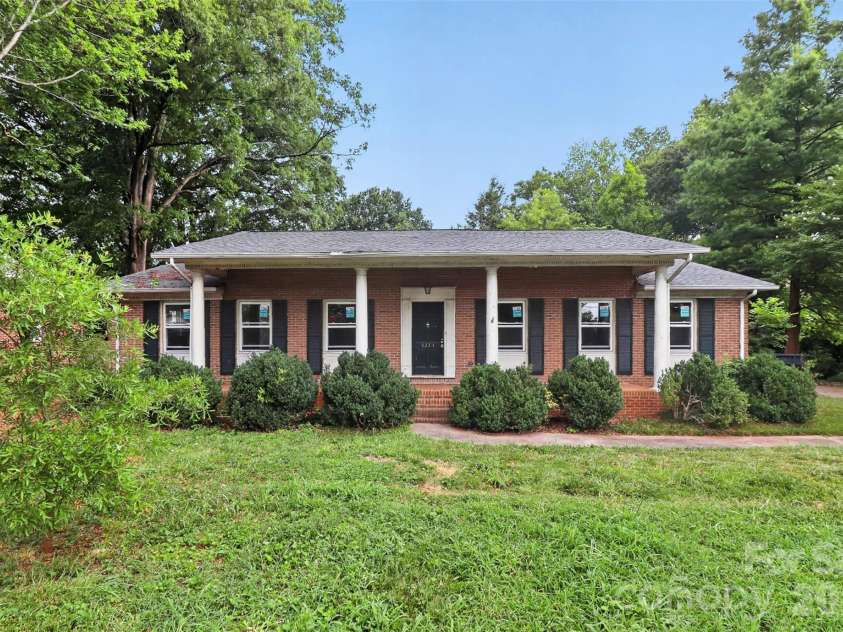 3234 Gardner Park Drive, Gastonia, NC 28054.  MLS# CAR4406902, YatesRealty ID 40811. 