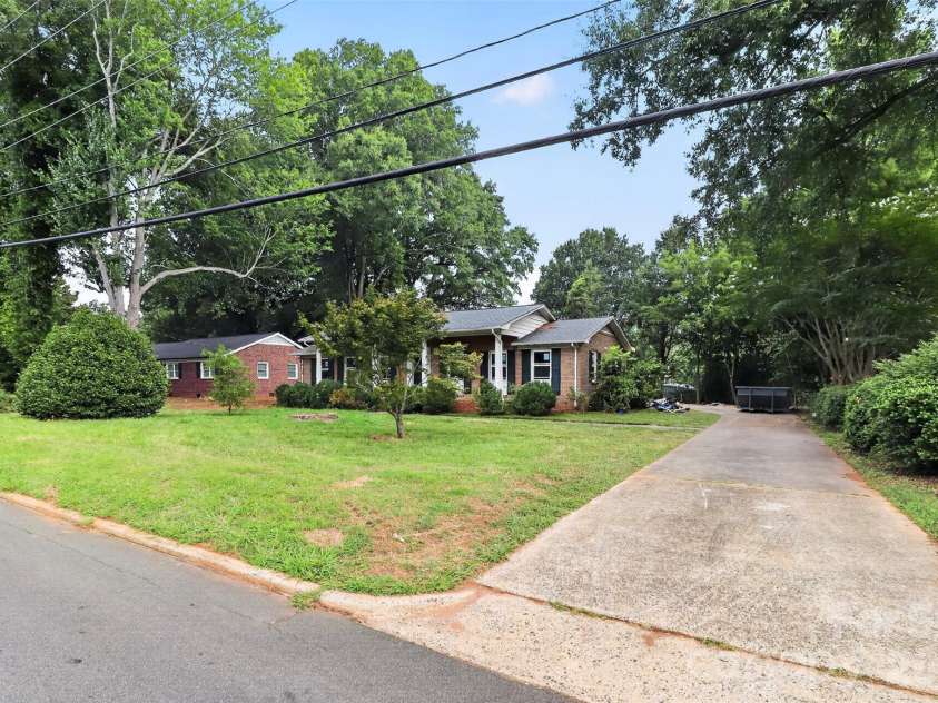 3234 Gardner Park Drive, Gastonia, NC 28054.  MLS# CAR4406902, YatesRealty ID 40811. 