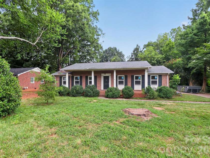 3234 Gardner Park Drive, Gastonia, NC 28054.  MLS# CAR4406902, YatesRealty ID 40811. 