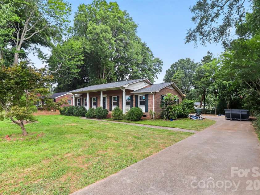 3234 Gardner Park Drive, Gastonia, NC 28054.  MLS# CAR4406902, YatesRealty ID 40811. 